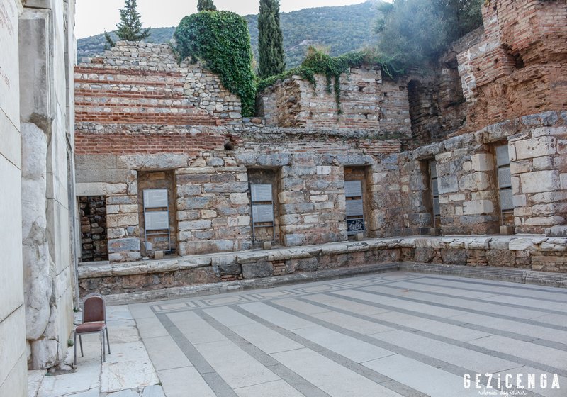 Celsus Kütüphanesi Efes
