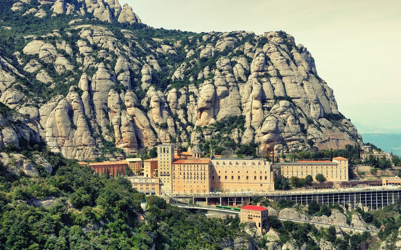 Montserrat Manastırı ve Dağı, Barselona